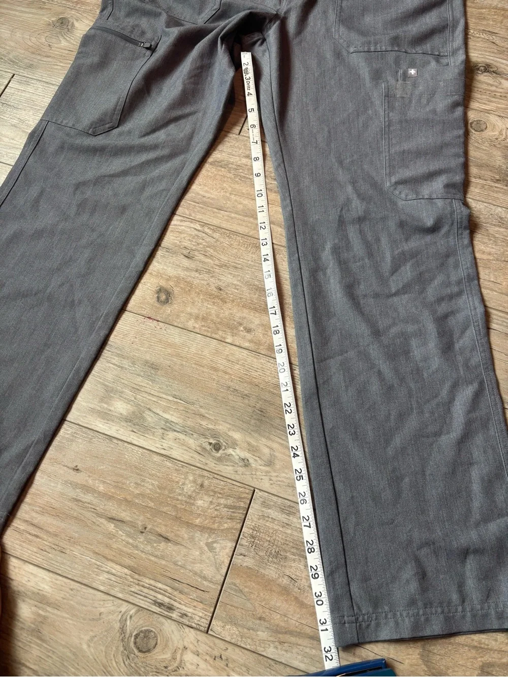 Figs Men's Gray Cargo Scrub Pants with Green Drawstring XL